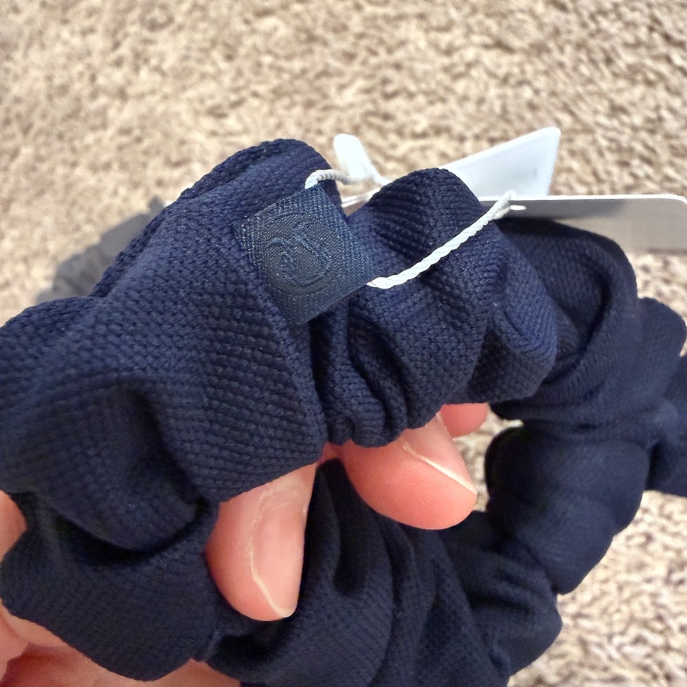 Set of 2 lululemon athletica Navy & Charcoal Bow Scrunchie NWT - Picture 5 of 6